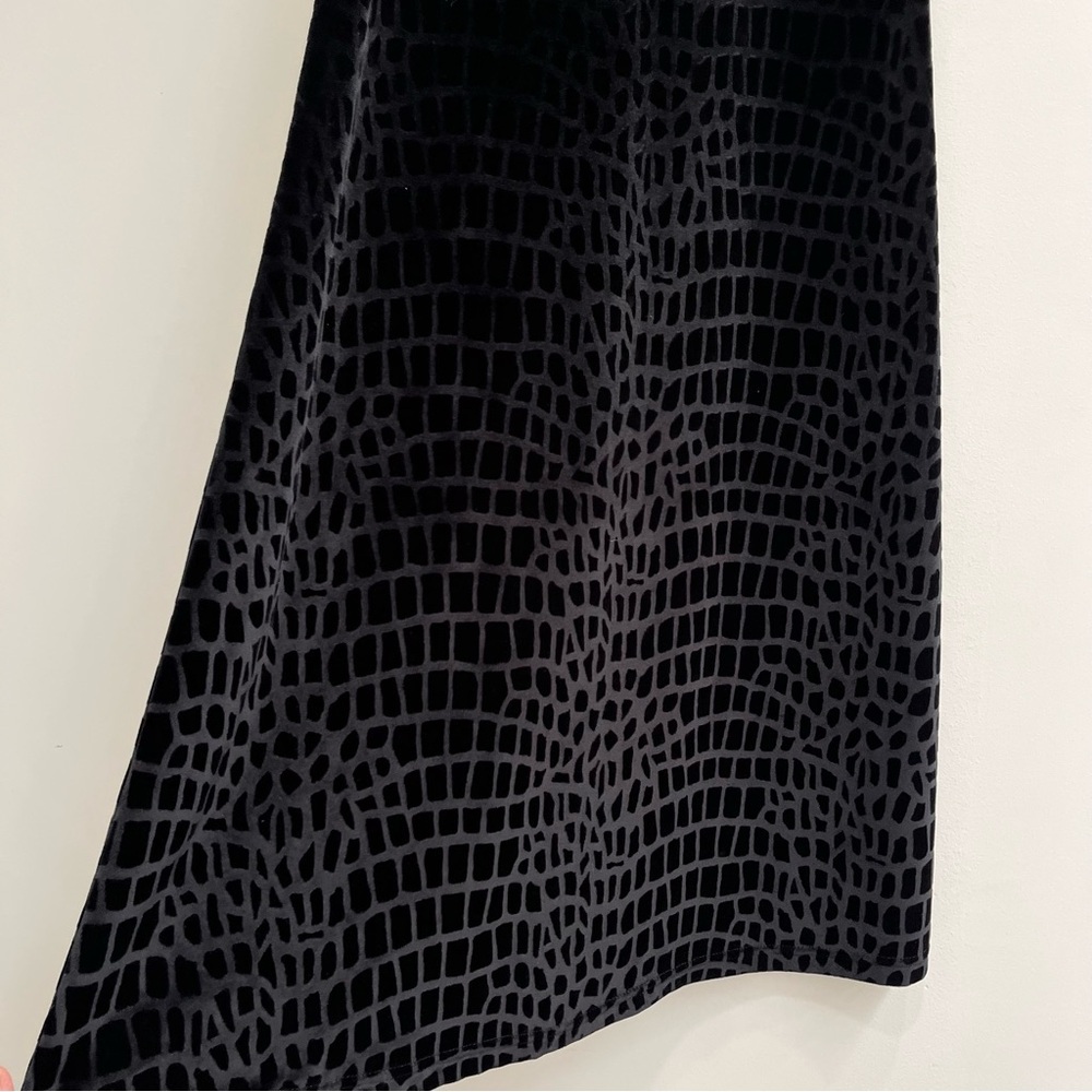 Vintage black sleeveless burnout velvet maxi dress with a crocodile print - Picture 7 of 12
